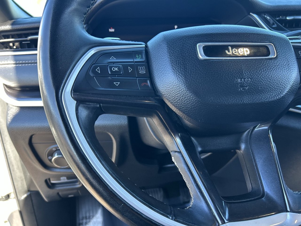 Used 2022 Jeep Grand Cherokee L Laredo RWD image 25