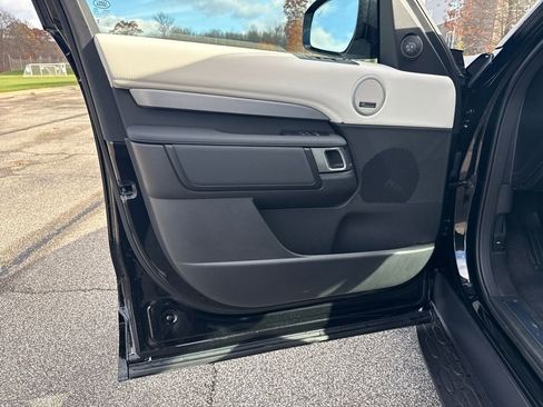 New 2026 Land Rover Discovery Limited Edition image 10