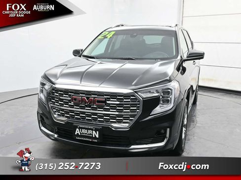 Used 2024 GMC Terrain Denali w/ Denali Premium Package image 4
