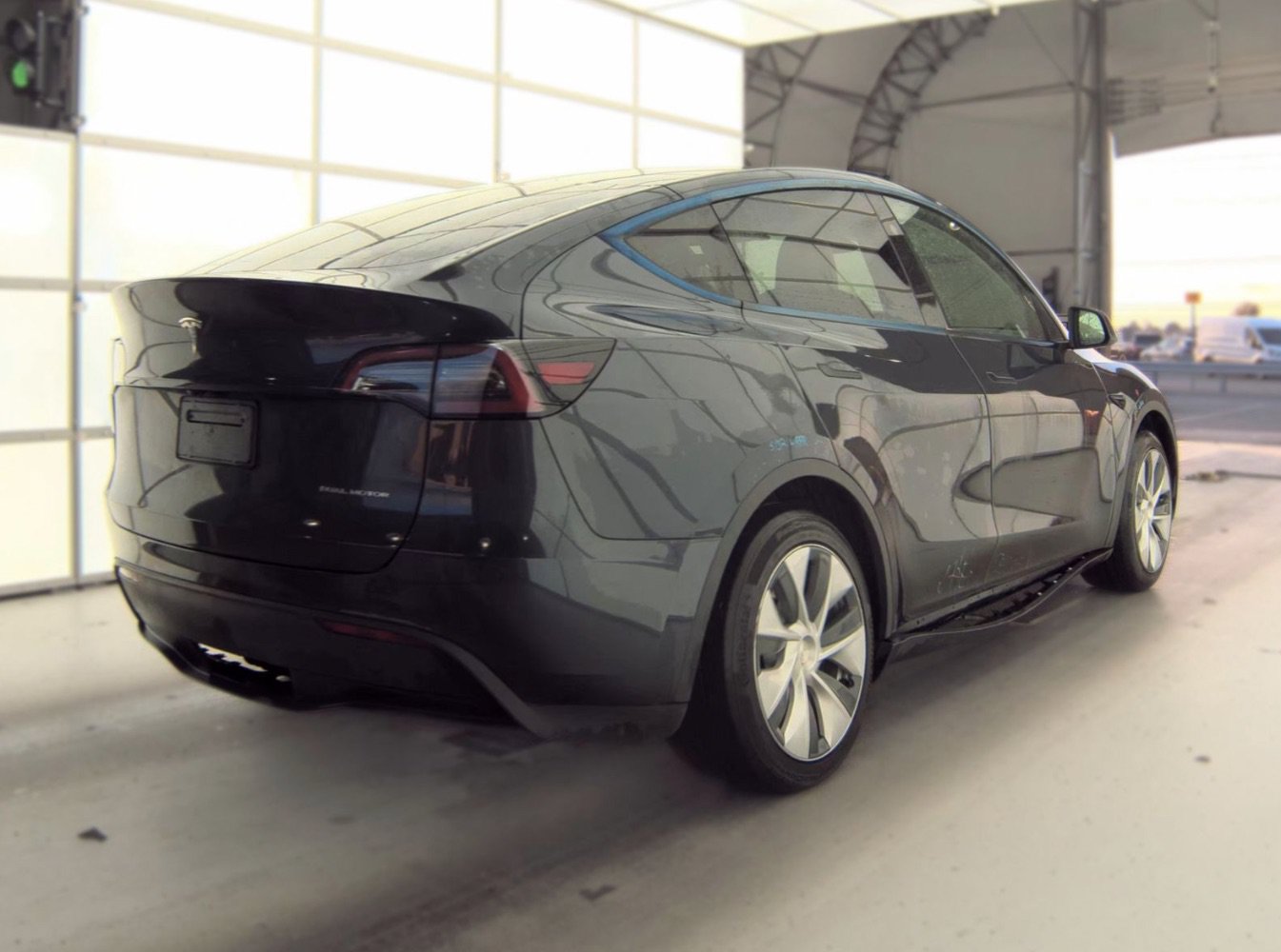 Used 2024 Tesla Model Y Long Range AWD/4WD image 4