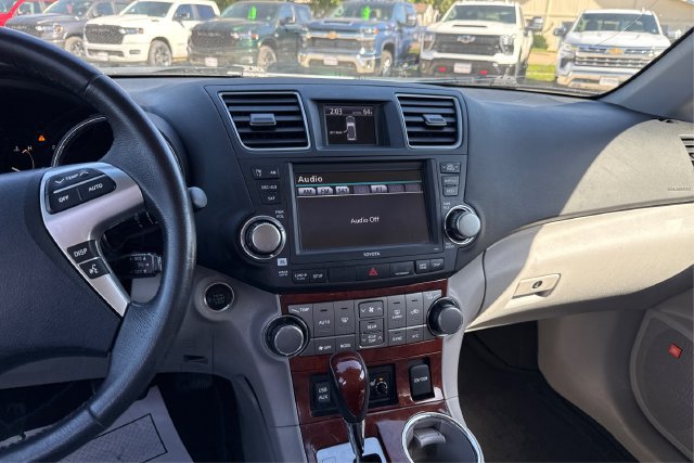 Used 2011 Toyota Highlander Limited w/ Tow Pkg FWD image 13