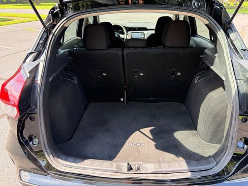 Used 2023 Nissan Kicks S FWD image 11