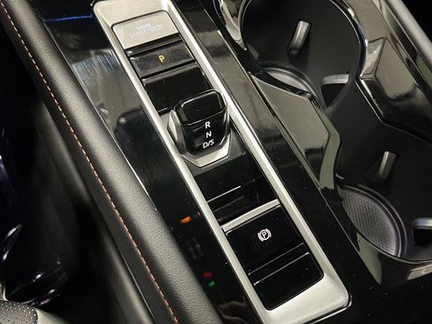 Used 2024 Volkswagen Atlas Peak Edition SEL AWD/4WD image 19