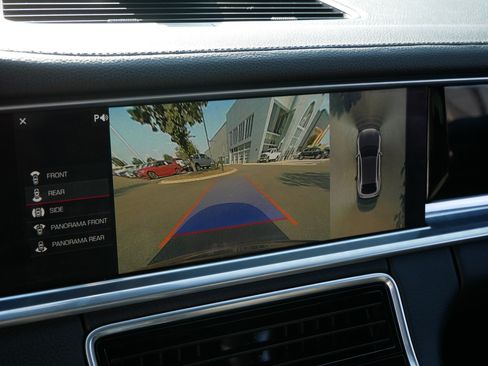 Used 2018 Porsche Panamera 4 image 32