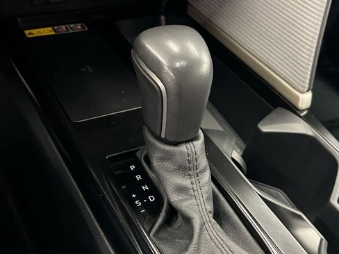 Used 2025 Toyota Camry SE image 18