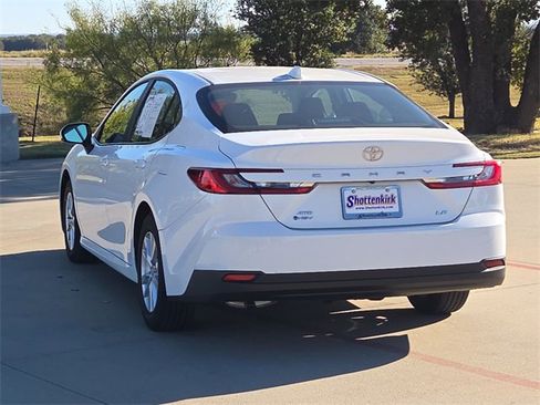 Used 2025 Toyota Camry LE image 6