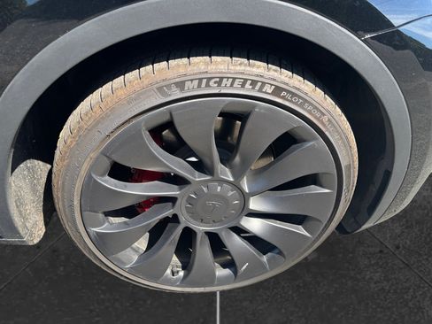 Used 2024 Tesla Model Y Performance AWD/4WD image 14