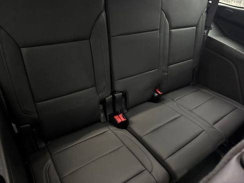 Used 2024 Chevrolet Tahoe Z71 w/ Luxury Package image 12