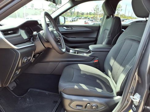 New 2025 Jeep Grand Cherokee L Laredo w/ Trailer Tow Package image 10