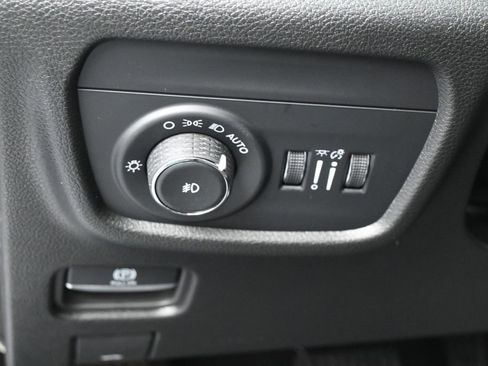 Used 2025 Jeep Grand Cherokee L Limited RWD image 17