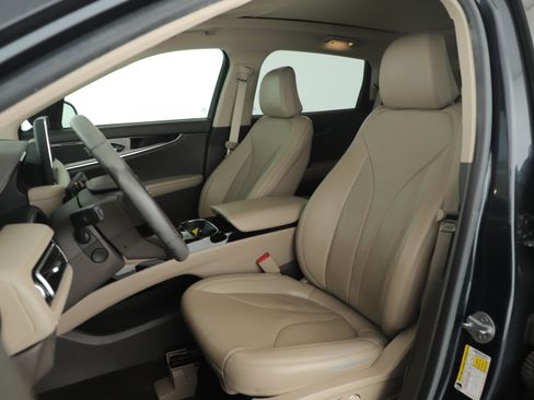 Used 2022 Lincoln Nautilus Reserve image 6