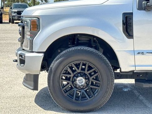 Used 2022 Ford F350 Lariat w/ Black Appearance Package AWD/4WD image 10