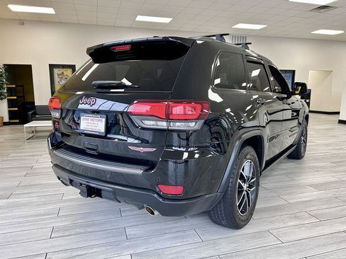 Used 2017 Jeep Grand Cherokee Trailhawk w/ Trailhawk Luxury Group AWD/4WD image 6