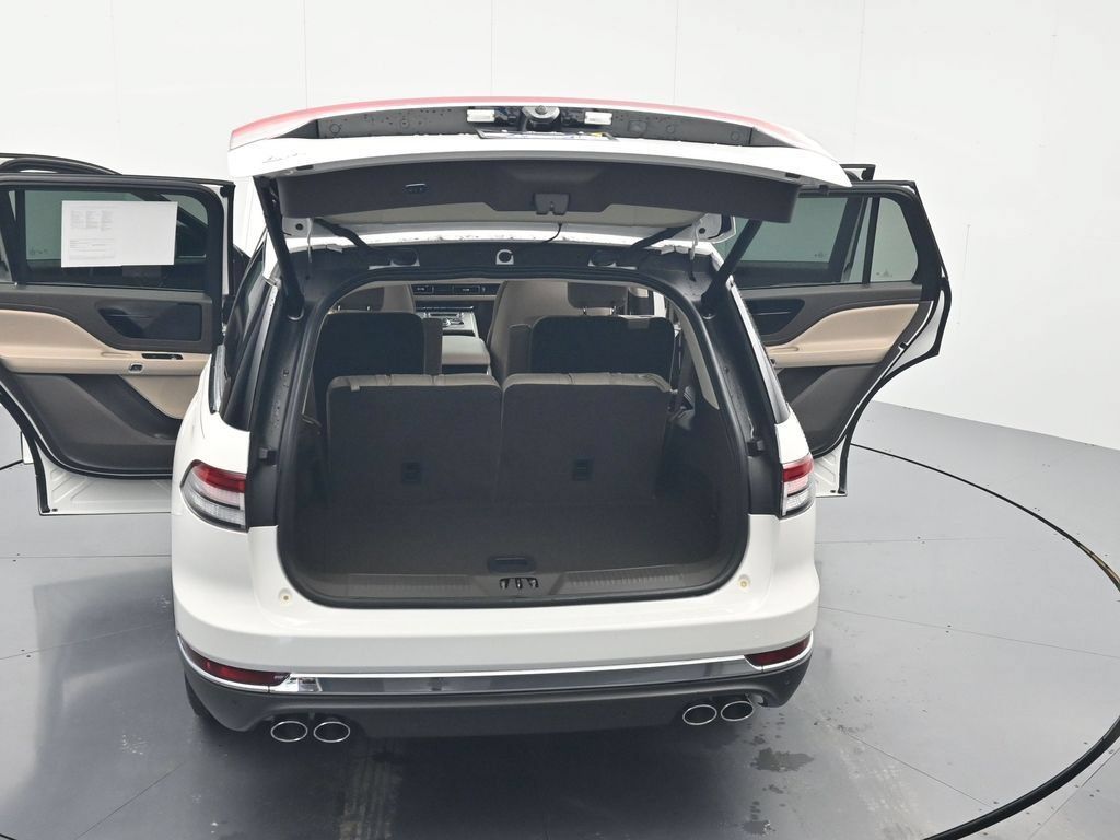 Used 2024 Lincoln Aviator 2WD w/ Premium Package image 47
