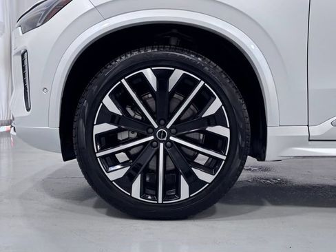 Certified 2026 Volvo XC90 B6 Plus AWD/4WD image 30