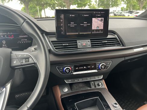 Used 2022 Audi Q5 2.0T Premium Plus w/ Premium Plus Package AWD/4WD image 18