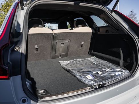 New 2026 Volvo XC60 B5 Plus w/ Climate Package image 9