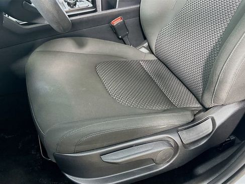 Used 2025 Kia Sportage LX image 9