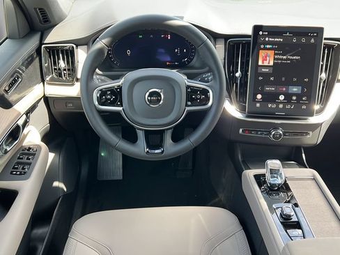 New 2026 Volvo XC90 B6 Plus w/ Protection Package Premier AWD/4WD image 11