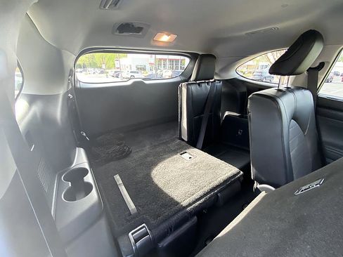 Certified 2025 Toyota Highlander XLE image 23