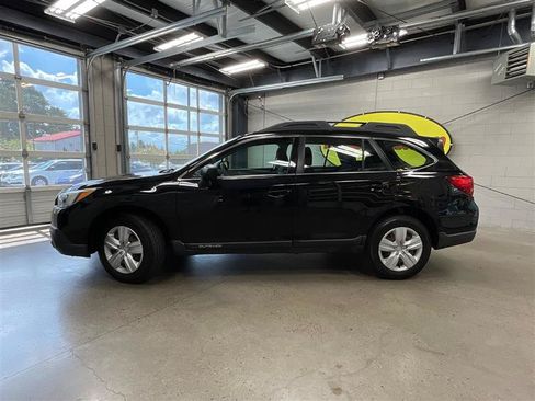 Used 2016 Subaru Outback 2.5i AWD/4WD image 2