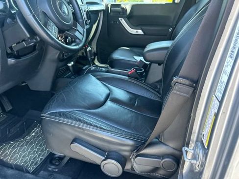 Used 2013 Jeep Wrangler Unlimited Sahara w/ Dual Top Group AWD/4WD image 13