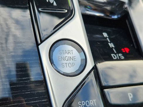 Certified 2024 BMW X7 xDrive40i w/ Executive Package image 23