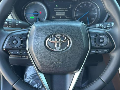 Used 2023 Toyota Venza XLE image 15