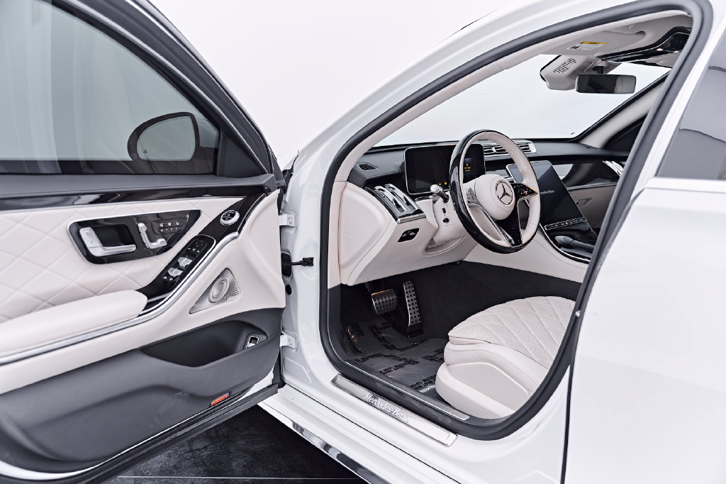Used 2024 Mercedes-Benz S 580 4MATIC Sedan w/ AMG Line image 28