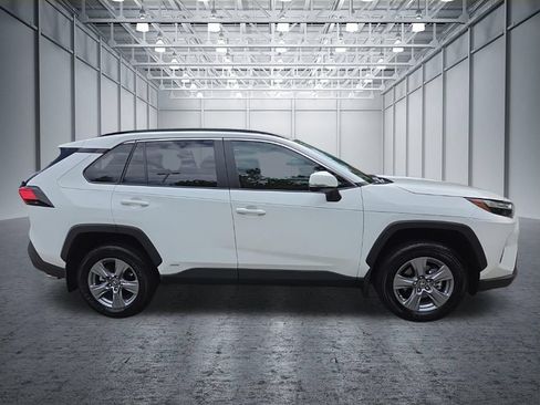 Used 2025 Toyota RAV4 XLE AWD/4WD image 10