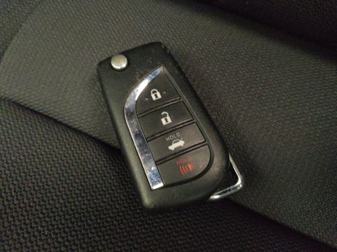 Used 2024 Toyota Corolla LE FWD image 32