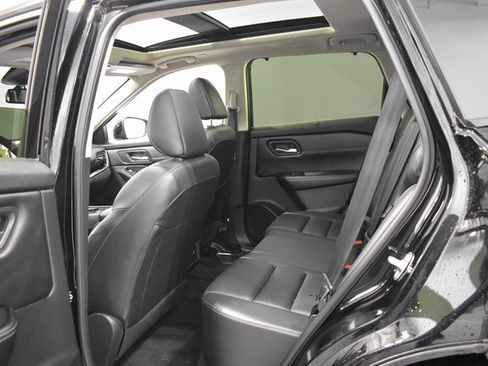 Certified 2025 Nissan Rogue SL w/ Tech Package image 35