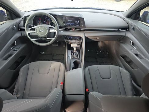 Used 2022 Hyundai Elantra SEL image 11