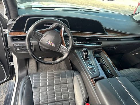Used 2022 Cadillac Escalade Sport Platinum w/ Heavy-Duty Trailer Package AWD/4WD image 17