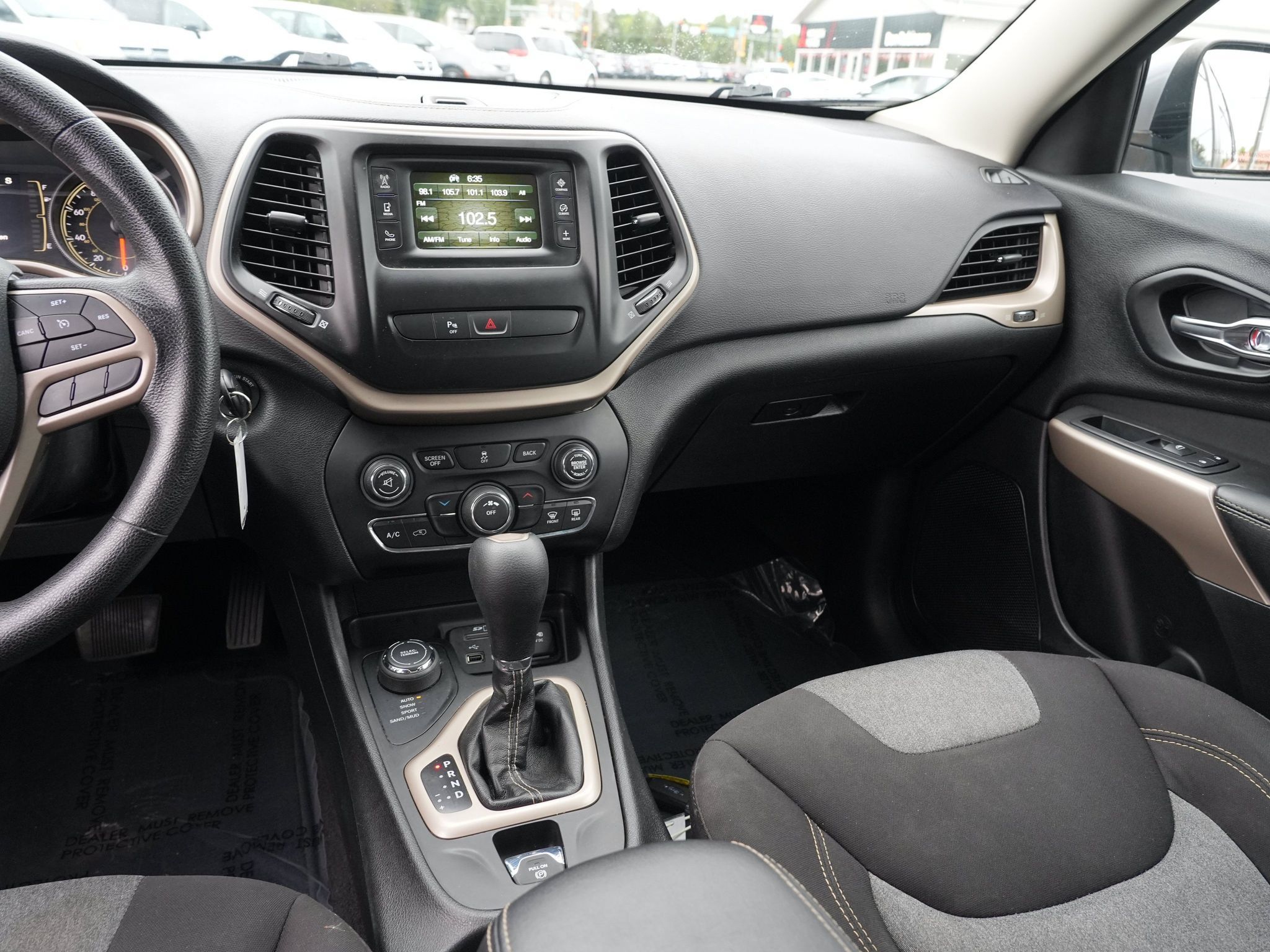 Used 2018 Jeep Cherokee Latitude w/ Safety Group AWD/4WD image 21