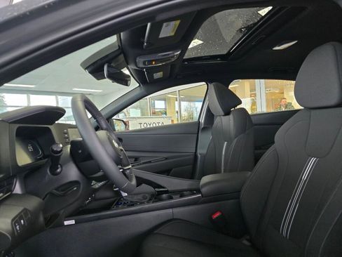 New 2026 Hyundai Elantra SEL Sport FWD image 18