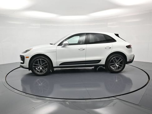 Used 2026 Porsche Macan AWD/4WD image 2