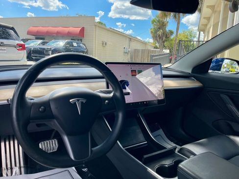 Used 2018 Tesla Model 3 Long Range image 10
