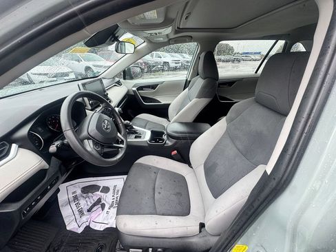 Used 2022 Toyota RAV4 XLE w/ Convenience Package AWD/4WD image 9