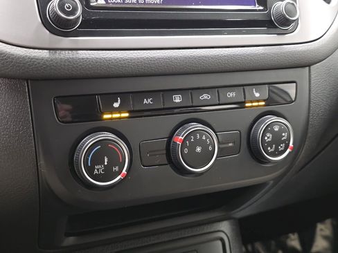 Used 2017 Volkswagen Tiguan S image 29