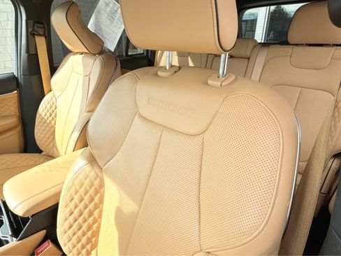 Used 2024 Jeep Grand Cherokee Summit image 22