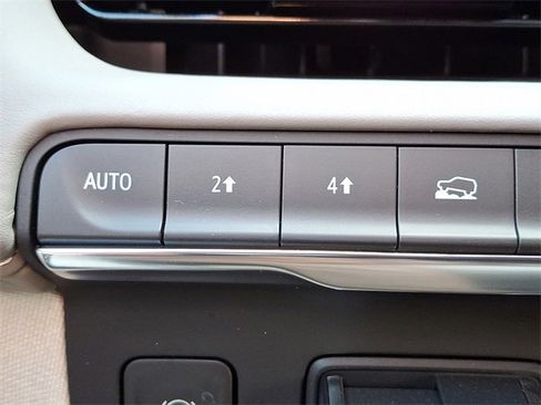 Certified 2022 Cadillac Escalade Premium Luxury Platinum image 28