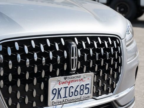 Used 2024 Lincoln Corsair Reserve w/ Equipment Group 201A FWD image 11