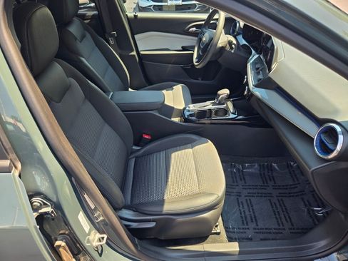 Certified 2025 Chevrolet Trax LT FWD image 7