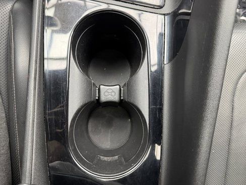 Used 2023 Hyundai Elantra Limited w/ Preferred Accessory Package image 21