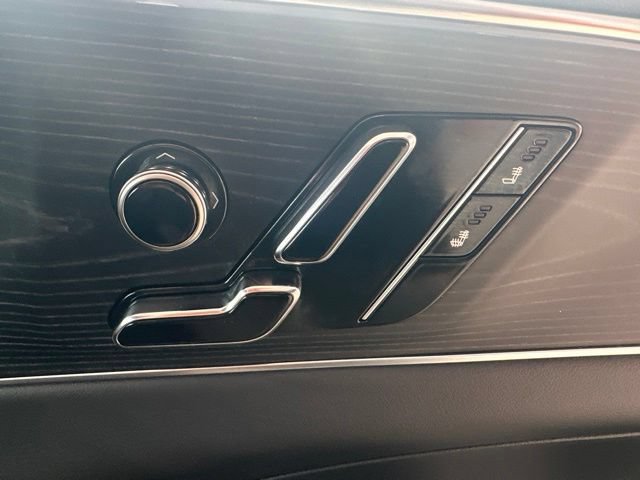 Used 2024 Cadillac Lyriq Luxury AWD/4WD image 16