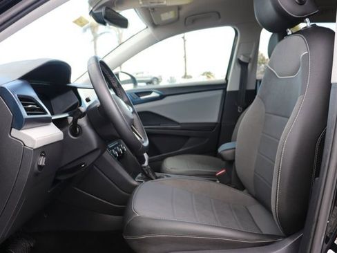 Used 2024 Volkswagen Taos SE image 11