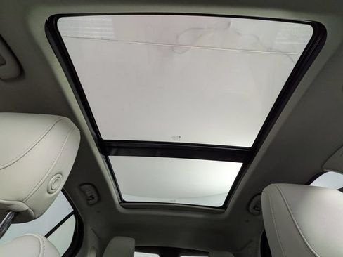 Used 2019 Cadillac XT4 Premium Luxury FWD image 9