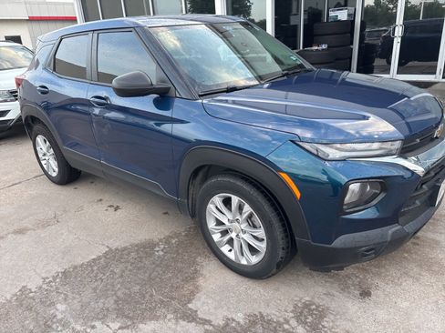Used 2021 Chevrolet TrailBlazer LS FWD image 3