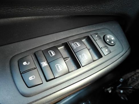 Used 2020 Jeep Cherokee Trailhawk AWD/4WD image 32